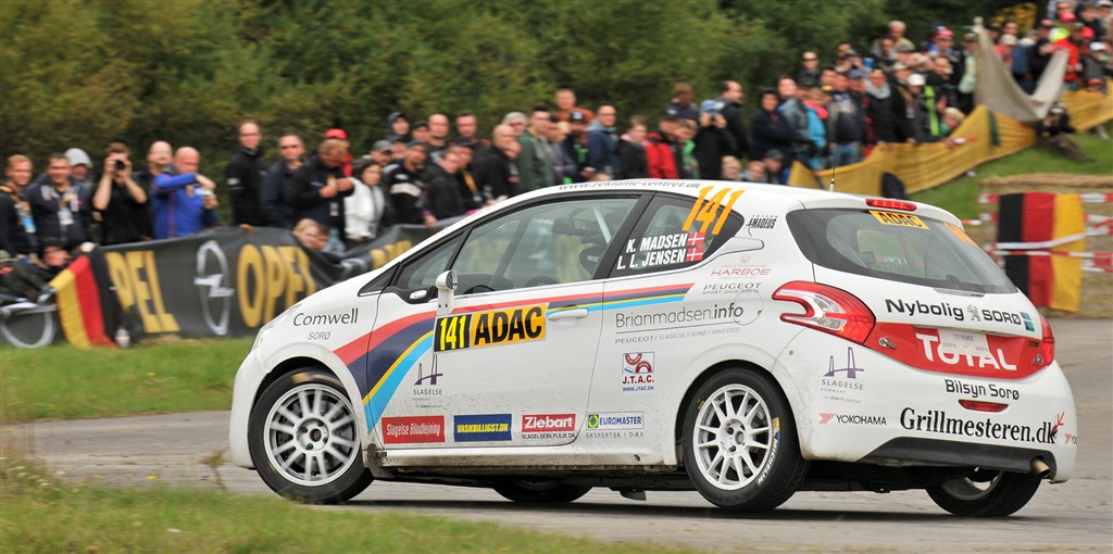Kim Madsen og Line Lykke Jensen lå på en niendeplads blandt 24 startende i deres klasse, da de blev ramte af tekniske problemer.
(Foto: rallypics.dk)